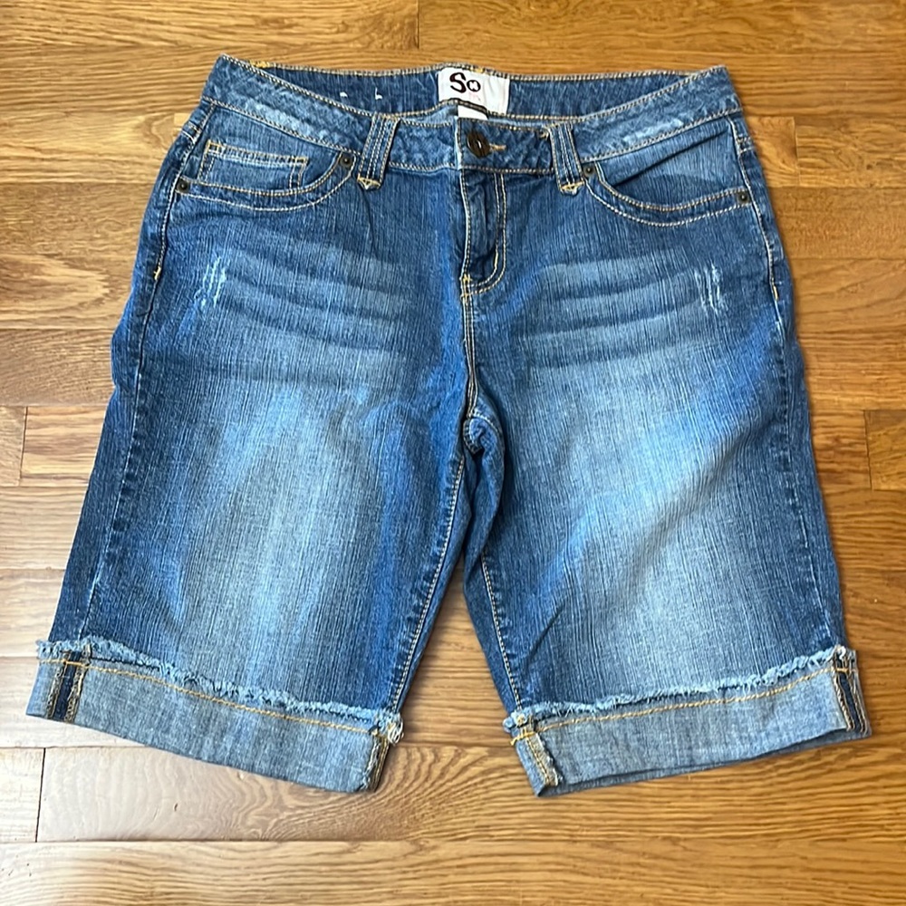 SO size 11 bermudas